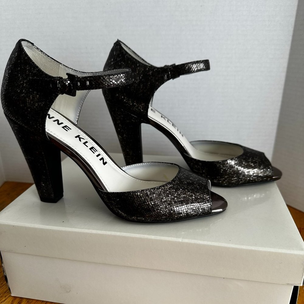 ANNE KLEIN | Metallic Black Pewter Ankle Strap Heels | Sz 8